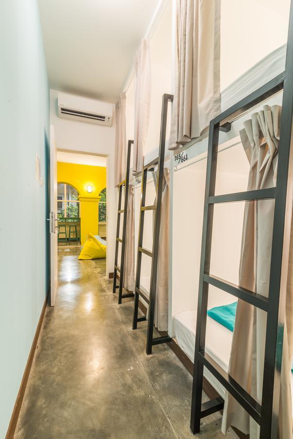 Lit dans Dortoir pour Femmes de 8 Lits
